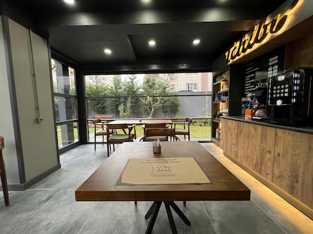 Restaurante. Your House Konaklama