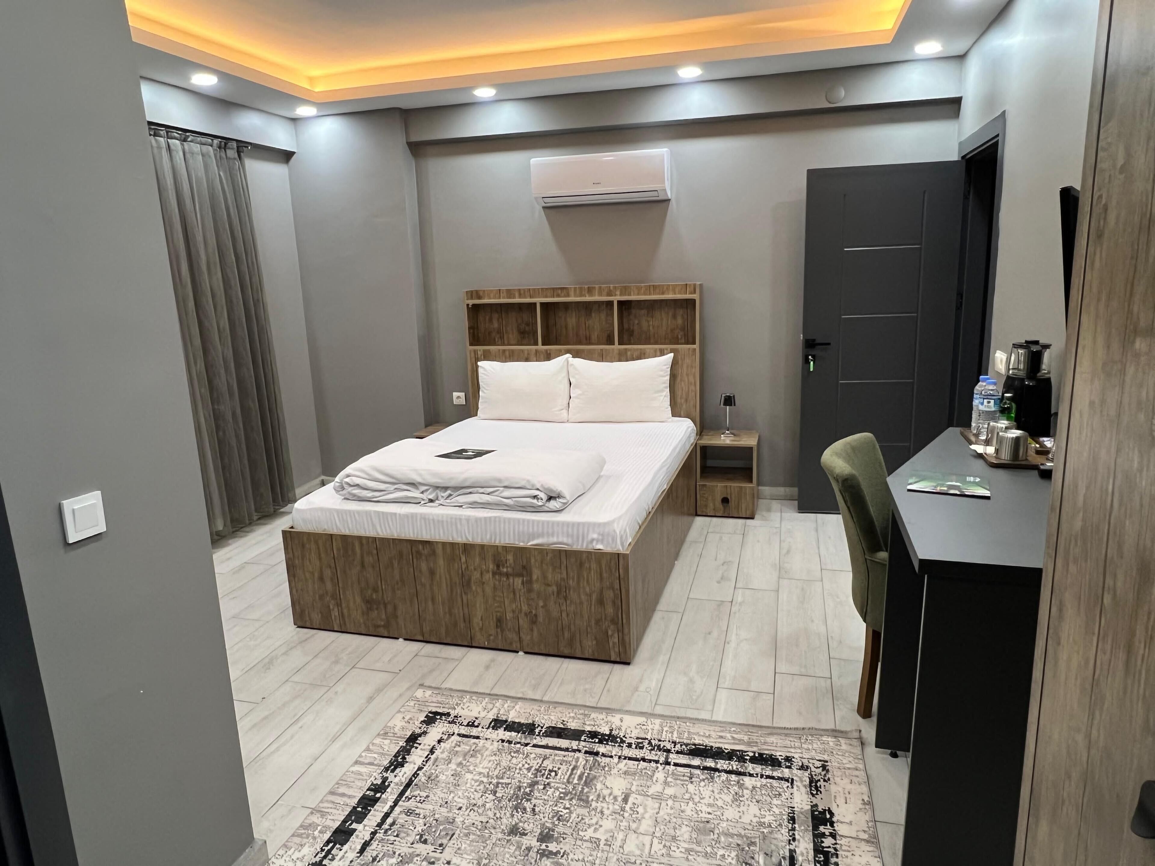 Basic Room | Egyptian cotton sheets, premium bedding, individually decorated