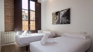 3 bedrooms, iron/ironing board, WiFi, bed sheets - BeBarceloner Pelayo Apartments - 3 bedrooms, 2 bathrooms (Barcelona)