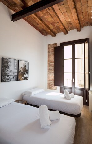 3 bedrooms, iron/ironing board, WiFi, bed sheets - BeBarceloner Pelayo Apartments - 3 bedrooms, 2 bathrooms (Barcelona)