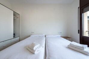2 chambres, fer et planche à repasser, Wi-Fi gratuit, draps fournis