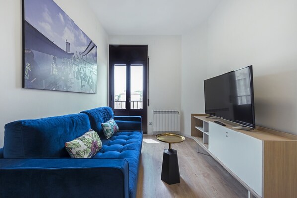 TV - BeBarceloner Pelayo Apartments - 2 bedrooms (Barcelona)