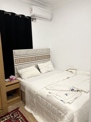 迷你吧（备有免费物品）、客房内保险箱、遮光窗帘、免费 WiFi