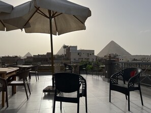 Terrace/patio - Malak pyramids inn (Giza)