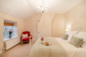 3 quartos, ferros/tábuas de passar roupa, Wi-Fi, roupa de cama