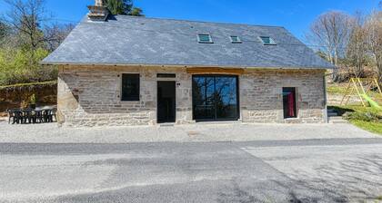 Gîte Theillac - Maison au calme avec beau jardin