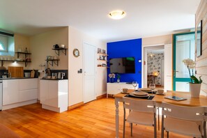 Frigorifero, microonde, forno, lavastoviglie