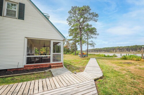 About Time! - Remote Waterfront Home with Dock - Sleeps 15-New EV Charger!