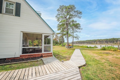 About Time! - Remote Waterfront Home with Dock - Sleeps 15-New EV Charger!