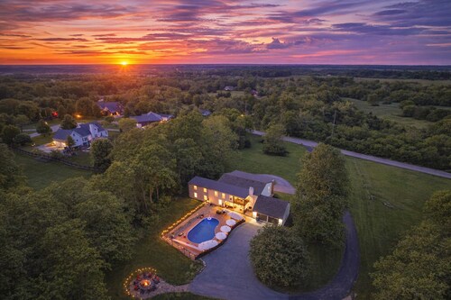 Heated Pool, Karaoke, 5 Kings, Hot Tub, 2 Game Rms