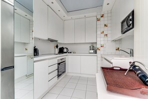 Refrigerador, microondas, horno y lavavajillas 