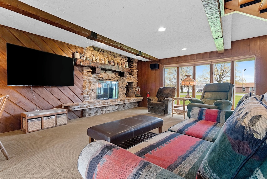 Beautiful Door County, Sturgeon Bay Home. Fully Stocked - Door County, WI