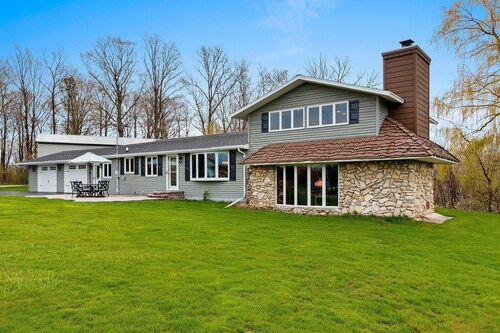 Beautiful Door County, Sturgeon Bay Home.  Fully stocked