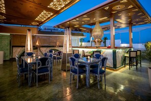 Outdoor dining - Riad Glatt K: a Luxurious Oasis in the Heart of Marrakech. (Marrakech)