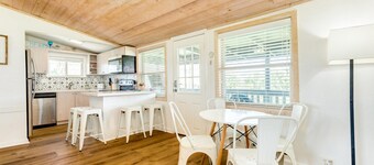 Cute Beach Bungalow Walk to the Beach