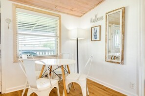 House - Cute Beach Bungalow Walk to the Beach (Galveston)