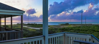 Great bay Views and a Pool in Isla Del Sol