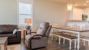 Apartment, barrierefrei | 3 Schlafzimmer, Schreibtisch, Bügeleisen/Bügelbrett, Internetzugang