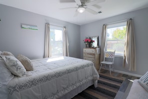 2 bedrooms, Internet - One-of-a-kind Home Near Moody Gardens and Bayou - Cute Cozy as can be (Galveston)