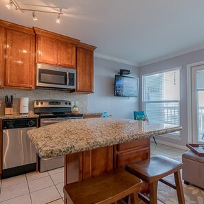 Apartment, Accessible - Octopus Gardens Private Boardwalk to the Beach Great Gulf Views (Galveston)