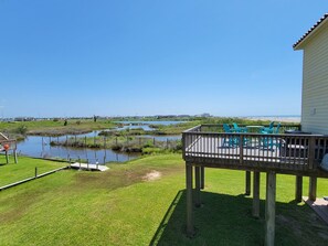 House | 2 bedrooms, Internet - 2nd Row Beach Home Ocean Views Old School Vibes - 1 min Walk to Sunny Beach (Galveston)