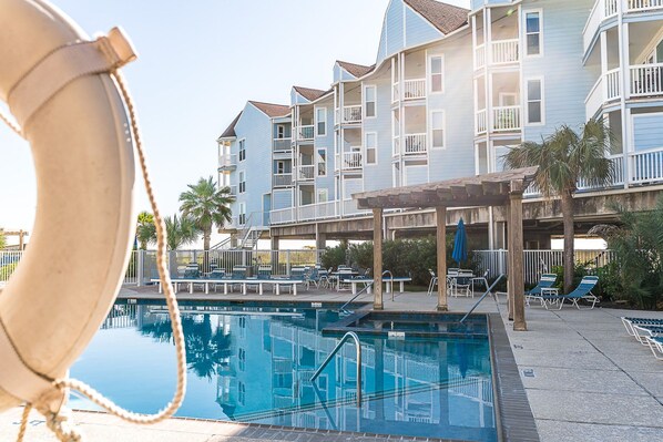 Apartment, Accessible - Steps to Pool and Beach Amazing Views From Two Balconies (Galveston)