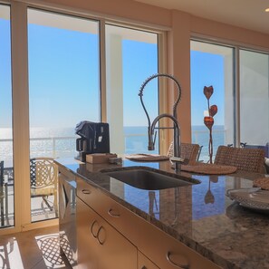 3 bedrooms, Internet - Western Waves Dreamy Diamond Beach Condo - Mind-blowing Views Amenities (Galveston)