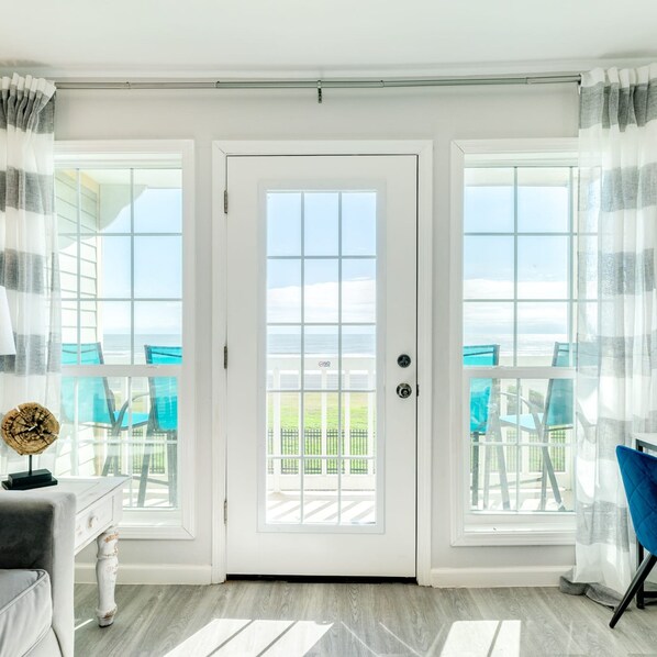 Apartment | 3 bedrooms, Internet - Seaside and Breezy Condo at the Victorian (Galveston)