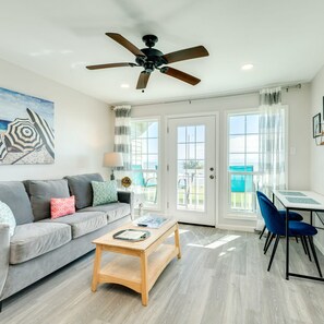 Apartment | 3 bedrooms, Internet - Seaside and Breezy Condo at the Victorian (Galveston)
