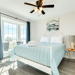 Apartment | 3 bedrooms, Internet - Seaside and Breezy Condo at the Victorian (Galveston)