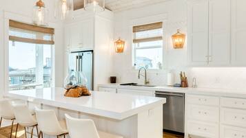 House | 4 bedrooms, iron/ironing board, Internet