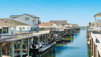 House | 4 bedrooms, iron/ironing board, Internet