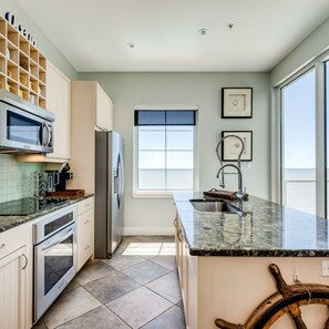 2 bedrooms, iron/ironing board, Internet - Welcome to Your Ultimate Getaway (Galveston)