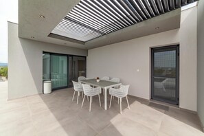 6 عدّة غرف نوم وتجهيزات عازلة للصوت