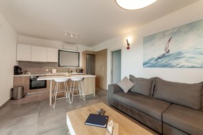 อพาร์ทเมนท์ | 6 ห้องนอน, ห้องเก็บเสียง