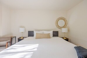 1 slaapkamer, een strijkplank/strijkijzer, wifi, beddengoed