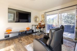 Televisie en een open haard