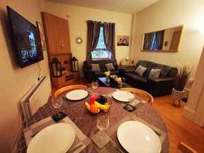 Smart TV - This stylish place to stay is perfect for families with a huge living space and big bedrooms (Belfast)