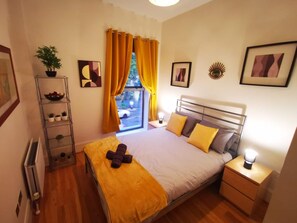 2 habitaciones, tabla de planchar con plancha y cuna de viaje 