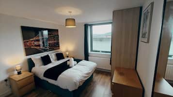 2 slaapkamers, een strijkplank/strijkijzer, reisbedje, gratis wifi