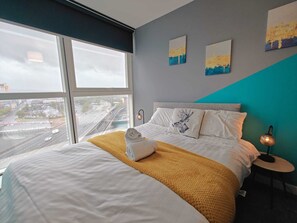 2 bedrooms, iron/ironing board, travel cot, free WiFi - City Centre with stunning views (Belfast)