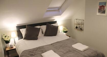 Short Stay N.I brings you this stylish boutique 4 bedroom house ideal for families and gatherings