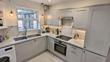 Fridge, microwave, oven, coffee/tea maker