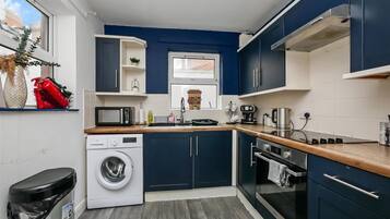 Fridge, microwave, oven, coffee/tea maker