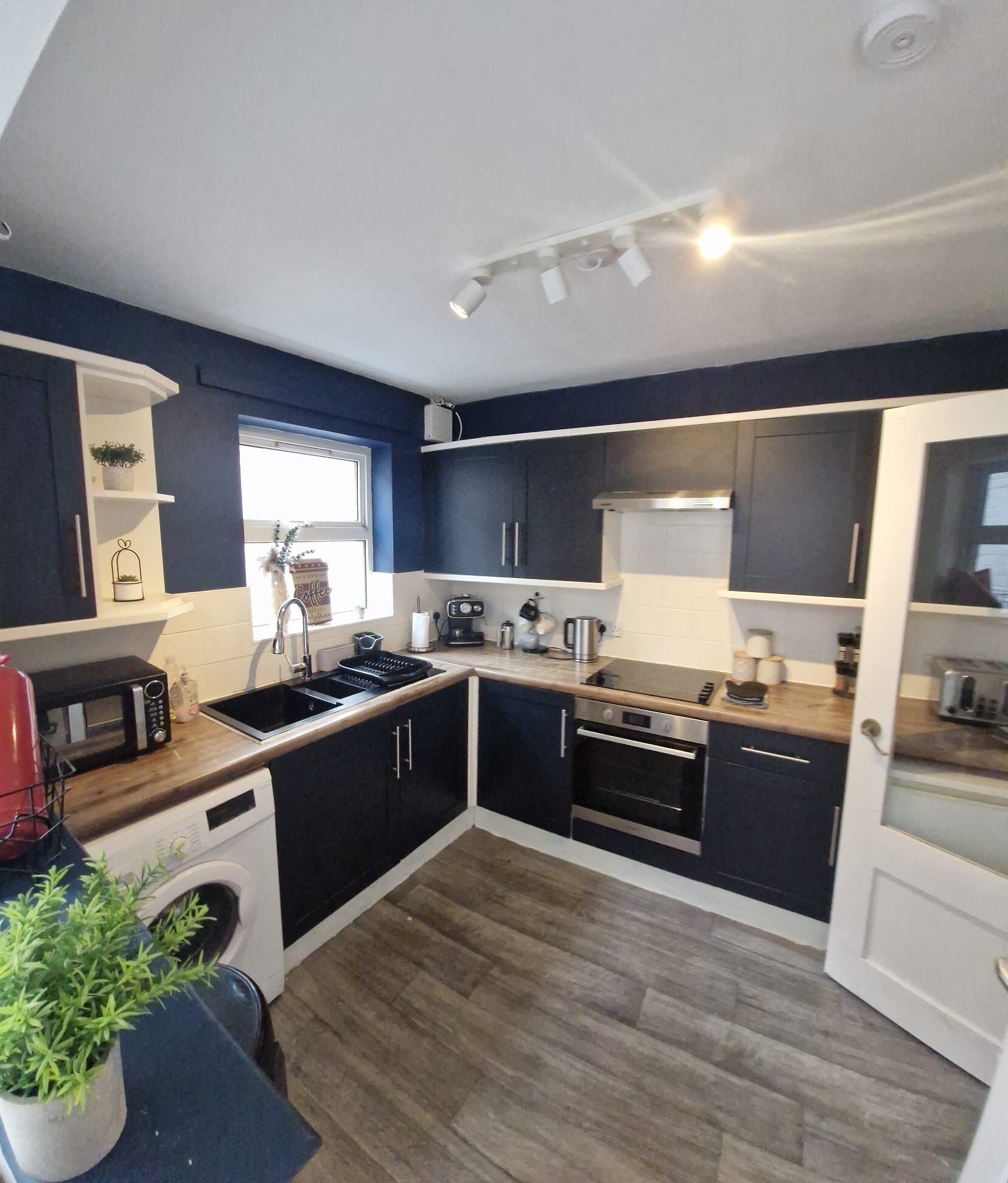 Fridge, microwave, oven, coffee/tea maker