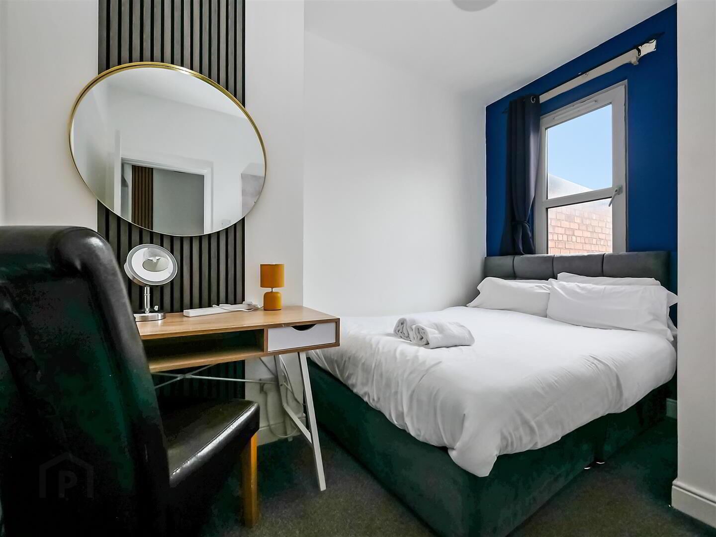 4 soveværelser, skrivebord, strygejern/strygebræt, weekendseng