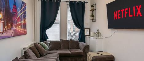 TV connectée, cheminée, espaces bureaux