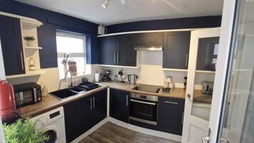 Fridge, microwave, oven, coffee/tea maker