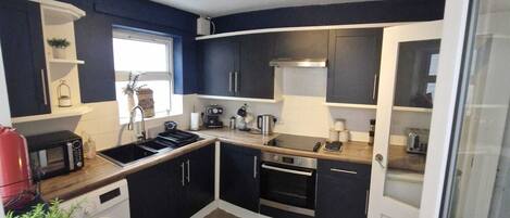 Fridge, microwave, oven, coffee/tea maker