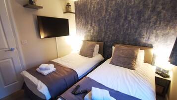 2 bedrooms, iron/ironing board, travel cot, free WiFi